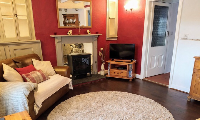 Kidwelly Cottage | Hafan Bach dog friendly cottage
