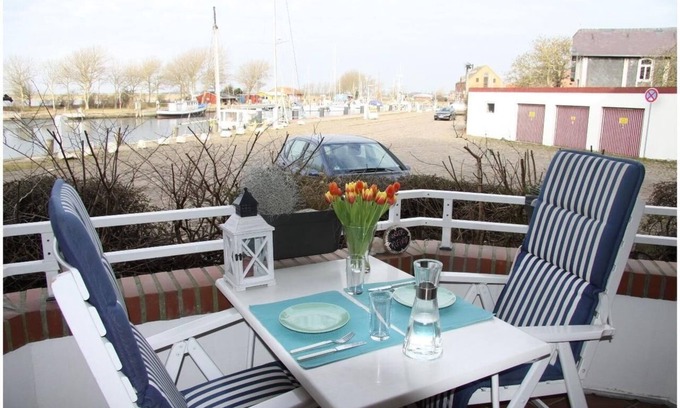 Orth Apartment | Hafenblick Orth: Modern apartment with good sea view, balcony and fitness room