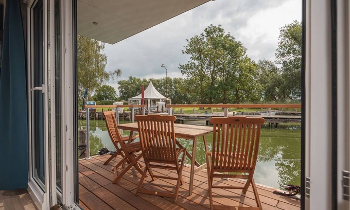 Usedom Apartment | Hafenresort Karnin - Hausboot Pit - Hausboot Pit