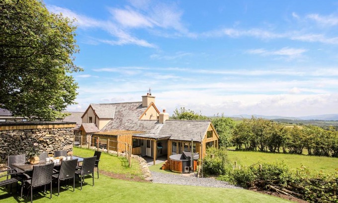 Corwen House | Hafotty Gelynen