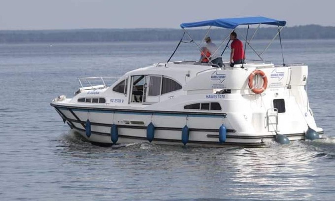 Priepert Boat Rental | Haines 1070 - license-free houseboat - KUHNLE-TOURS Fürstenberg