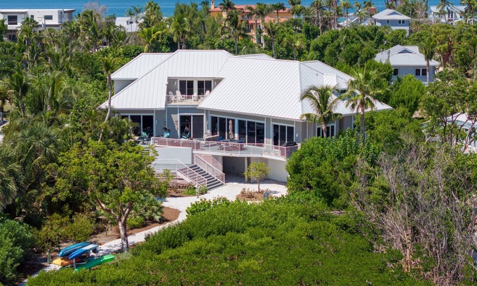 Wulfert House | Hakuna Matata ! Beautiful Five Bedroom Captiva home with many free amenities !
