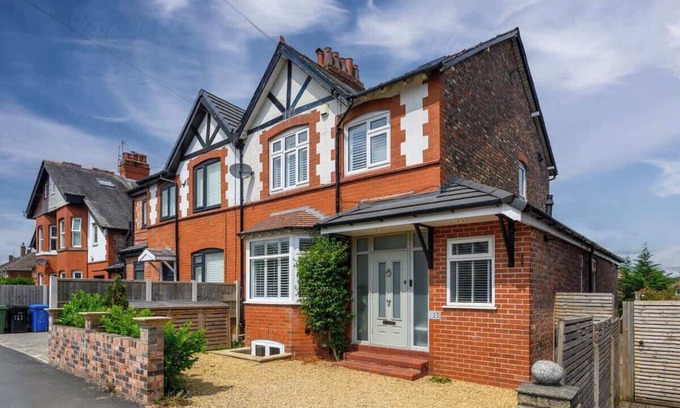 Trafford House | Hale family home Summ