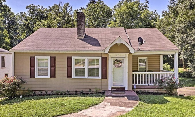 Atlanta House | Half-Mi to Pool and Golf Atlanta Home with Veranda!