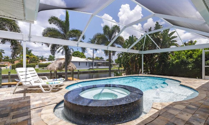 Yacht Club House | Half mile to the beach! Heated Pool & Spa, with Tiki on boat dock! - Villa Changes in Attitude
