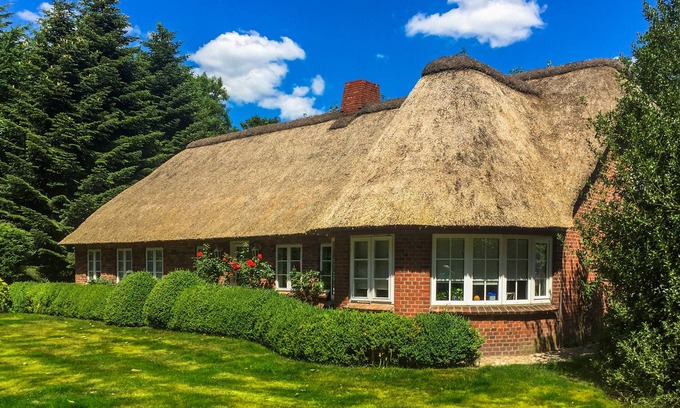 Risum-Lindholm House | Half of the house under thatch, private terrace, close to the North Sea, idyllic location, cozy