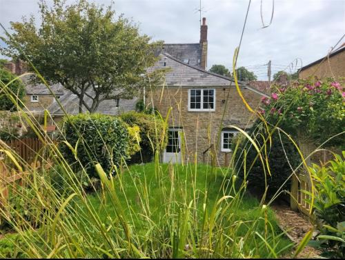 Beaminster House | Half Pint Cottage