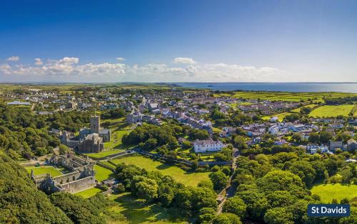 St Davids House | Halfways