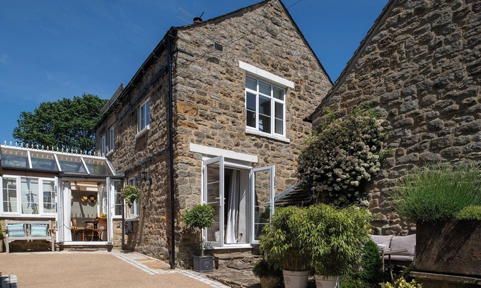 Baslow Cottage | Hall Cottage, Baslow, near Chatsworth House, sleeps 4