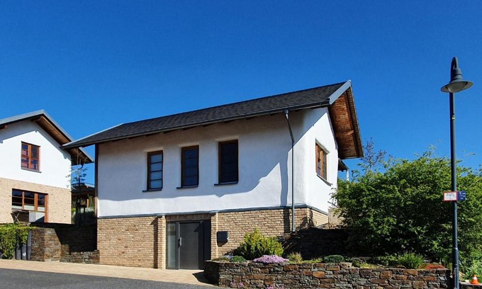 Glees House | Halmhaus