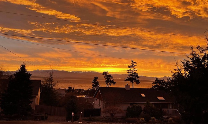 Coupeville House | Halsey Haven- Modern Home w/ STUNNING Water Views and Sauna