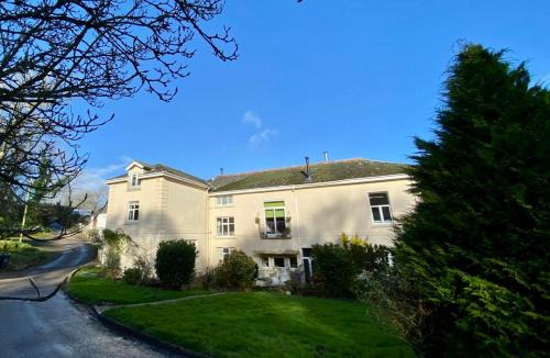 Chillington Apartment | Halwell House - A Spacious Quiet Apartment