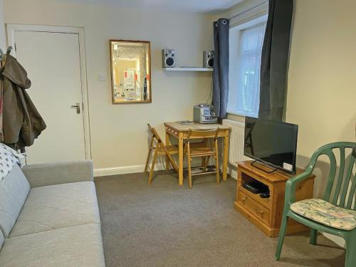 Worthing Apartment | Ham Road Apartment - Uk48221