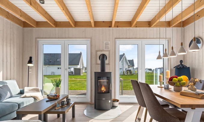 Olpenitz House | Hamburger Buttje - detached house, parking lot, fireplace, bathtub, terrace