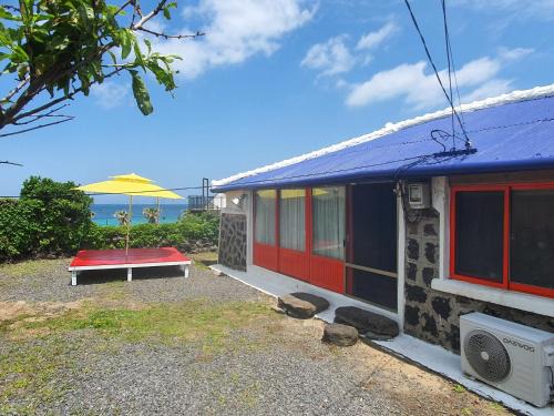 Jocheon House | Hamdeok Saeya Saeya Entire House