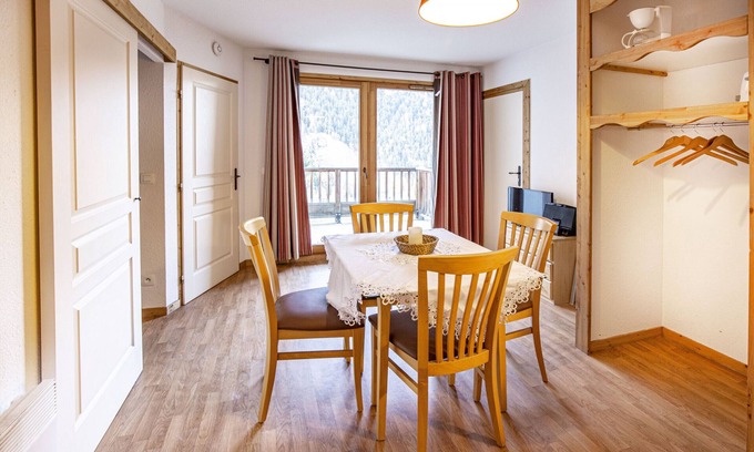 Orelle Apartment | Hameau 8 002 - SPA & PISCINE appartement 4 pers