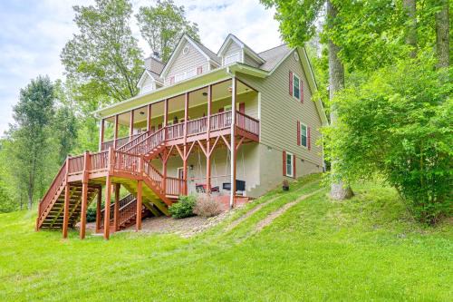 Murphy House | Hammocks and Forest Views Creekside Murphy Retreat
