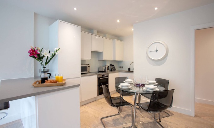 Windsor City Centre Apartment | Hampden Apartments - The George