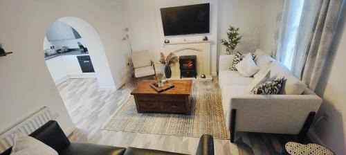 Nettleham House | Hampshire Charming House