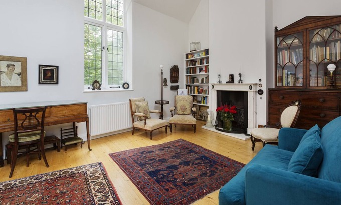 Frognal and Fitzjohns House | Hampstead Village Mews, by Veeve