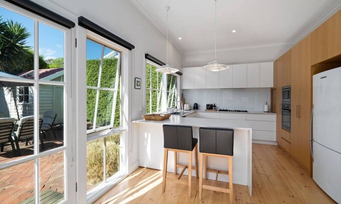 Hampton House | Hampton Haven: Spacious Family Retreat