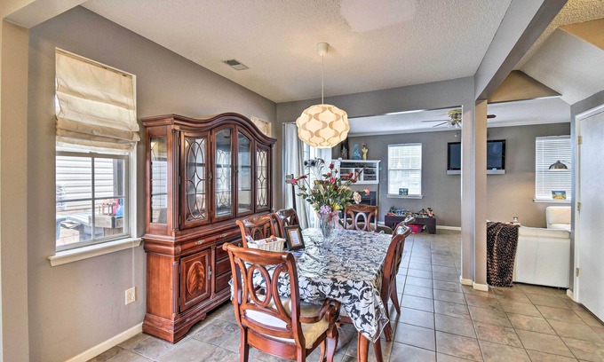 Fox Hill - Grandview Cottage | Hampton Home w/Fireplace + Close to Beaches!
