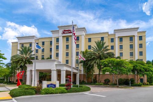 Coconut Creek Hotel | Hampton Inn and Suites Coconut Creek