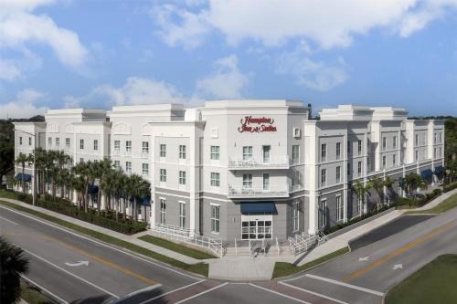 Vero Beach Hotel | Hampton Inn and Suites by Hilton Vero Beach-Downtown