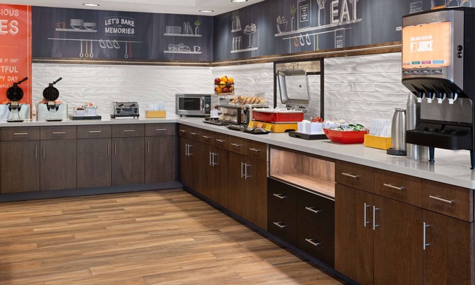 Brooklyn Hotel | Hampton Inn Cleveland Airport - Tiedeman Road
