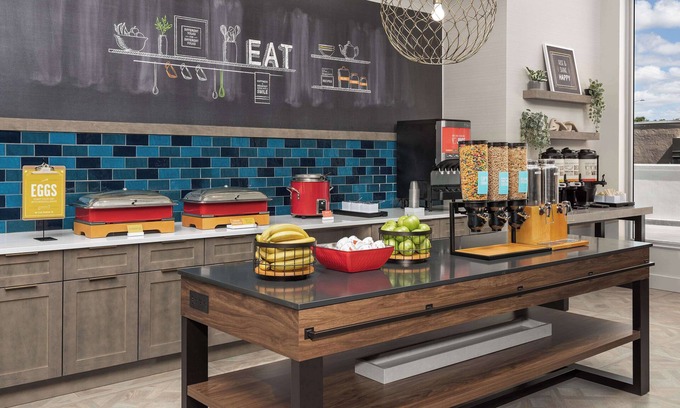 Pineapple Grove Arts District Hotel | Hampton Inn Delray Beach