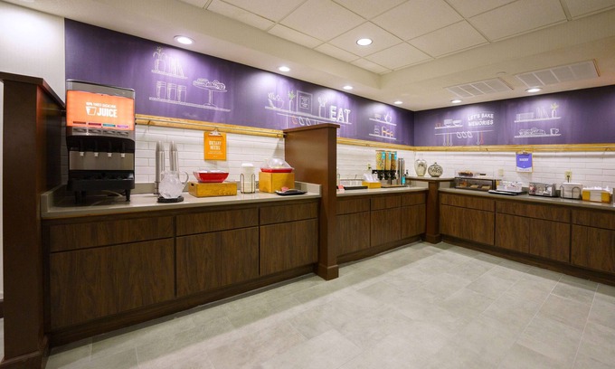 Hays Hotel | Hampton Inn Hays-North of I-70