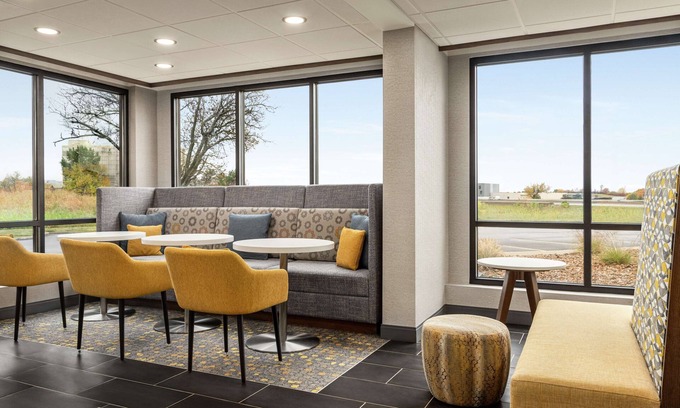 Waldron Hotel | Hampton Inn Kansas City-Airport