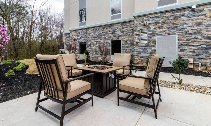 Locust Grove Hotel | Hampton Inn Locust Grove