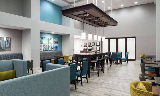 Panama City Beach Hotel | Hampton Inn & Suites Panama City Beach-Pier Park Area