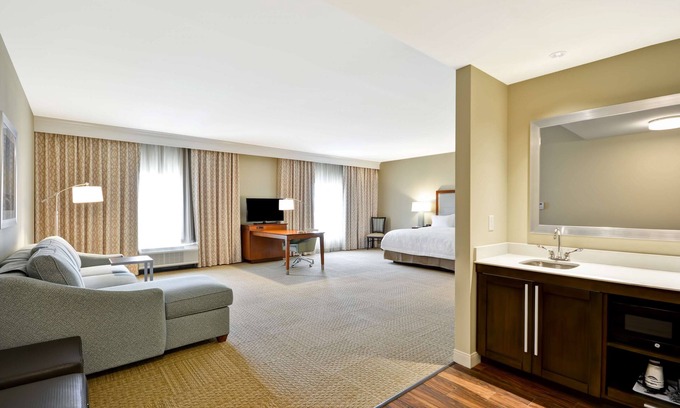 North Charleston Hotel | Hampton Inn & Suites Charleston Airport