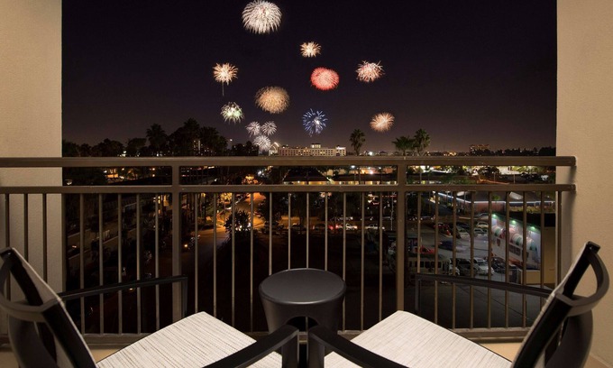 Anaheim Resort Hotel | Hampton Inn & Suites Anaheim Garden Grove