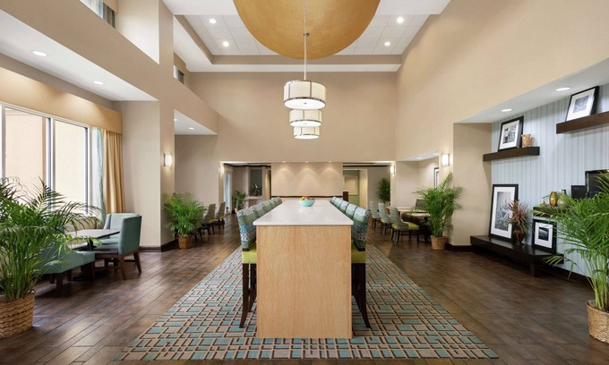 Brunswick Hotel | Hampton Inn & Suites Brunswick