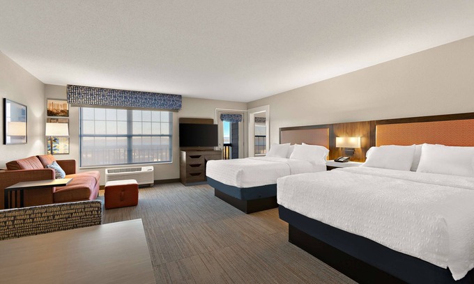 Petoskey Hotel | Hampton Inn & Suites by Hilton Petoskey