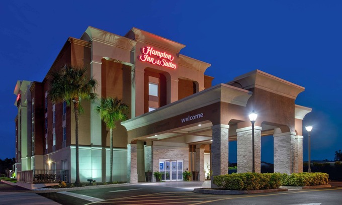 Caloosahatchee Hotel | Hampton Inn & Suites - Cape Coral/Fort Myers Area, FL
