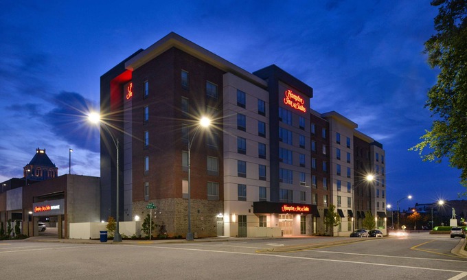 Downtown Greensboro Hotel | Hampton Inn & Suites Greensboro Downtown