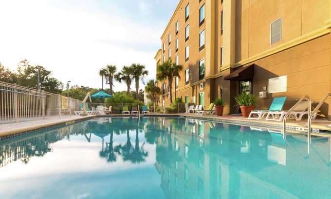 Northside Hotel | Hampton Inn Suites Jacksonville Airport