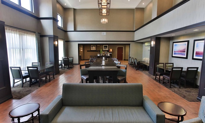 Middlebury Hotel | Hampton Inn & Suites Middlebury