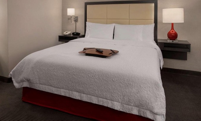Westown Hotel | Hampton Inn & Suites Milwaukee Downtown