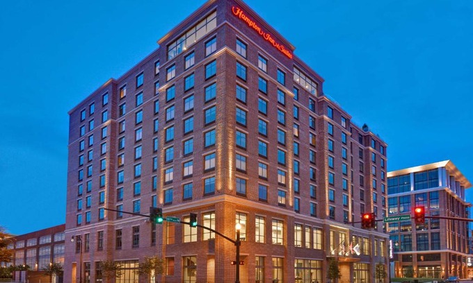 Downtown Nashville Hotel | Hampton Inn & Suites Nashville Downtown Capitol View, Tn