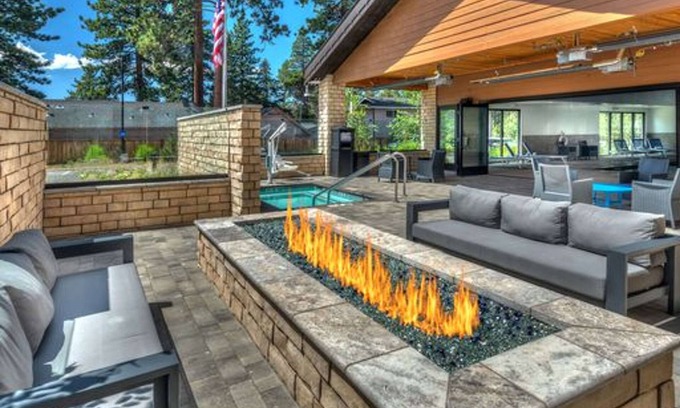 South Lake Tahoe Hotel | Hampton Inn & Suites South Lake Tahoe