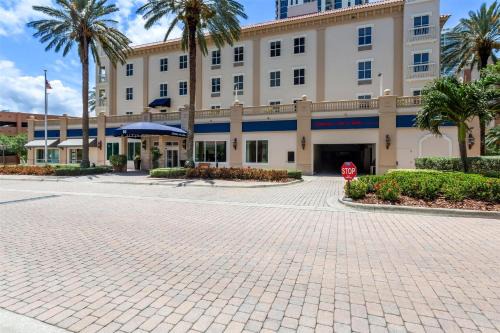 St. Petersburg Hotel | Hampton Inn & Suites St. Petersburg/Downtown