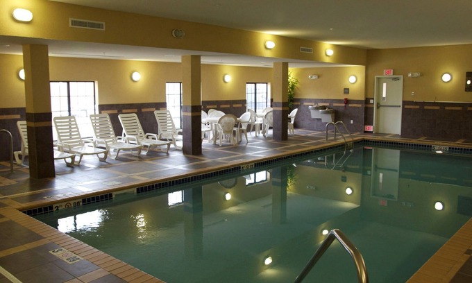 Watertown Hotel | Hampton Inn & Suites Watertown