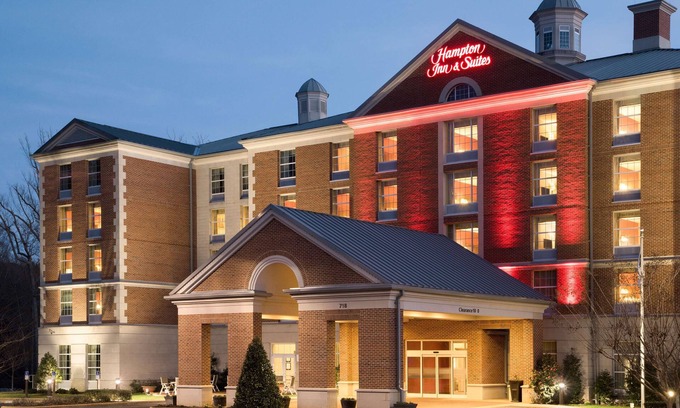 Williamsburg Hotel | Hampton Inn & Suites Williamsburg-Central
