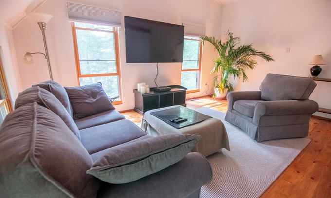 Hampton Bays Apartment | Hamptons Haven: Sunny 1-bedroom oasis with modern comforts near the bay!