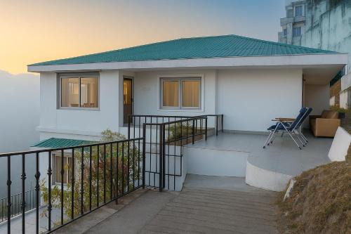 The Mall Road Hotel | Hamton Villa Retreat